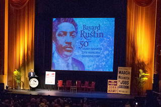          Quiconque d’engagé pour un changement social à grande échelle ferait bien d’écouter les conseils de Rustin sur l’élaboration de mouvements politiques aussi durables qu’efficaces.
