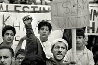 En 1988 a Bradford, au Royaume-Uni, manifestation contre la publication des "Versets sataniques" de Salman Rushdie.
