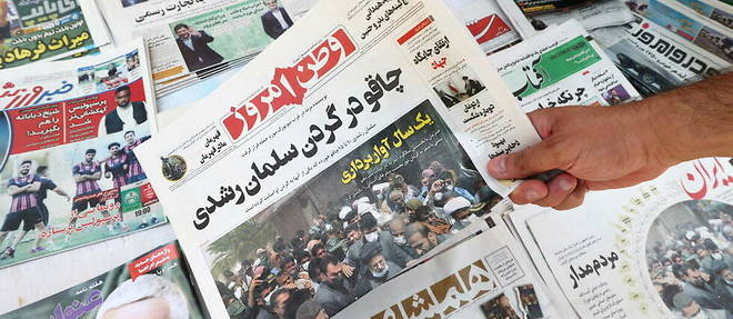 Samedi, l'attaque contre Salman Rushdie faisait la une du quotidien iranien << Vatan-e Emrooz >>.
