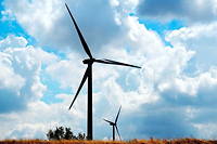 Le gouvernement veut faire adopter un texte à la rentrée qui facilite l’installation d’éoliennes.
