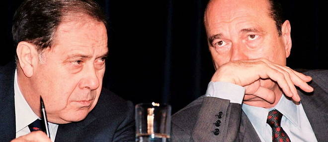 Le president du RPR et maire de Paris Jacques Chirac et le president du groupe RPR au Senat Charles Pasqua en 1992 a Paris. 