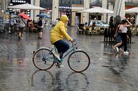 La pluie et les orages menacent 9 departements francais, places en vigilance orange.
