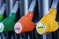 La ristourne consentie par l’État français sur le prix du carburant à la pompe séduit les automobilistes suisses.
