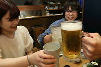 Le Japon veut que ses jeunes boivent plus d'alcool