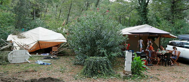 Dans ce camping de Sagone, la tempete a fait de nombreux degats. Une vacanciere a perdu la vie, un arbre etant tombe sur son bungalow.

