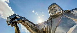 La statue en acier de Gengis Khan, aux environs d'Oulan-Bator (Mongolie). La Chine tente aujourd'hui de s'approprier la figure du conquérant, héros national pour les Mongols. 
