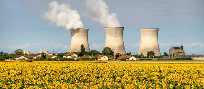 Grace aux centrales nucleaires, on a de l'electricite. Ici, celle du Bugey, situee a Saint-Vulbas, dans l'Ain. Mise en service entre 1972 et 1979, sa production couvre les besoins de 40 % de la region Auvergne-Rhone-Alpes, selon EDF.
