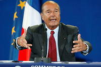Le president francais Jacques Chirac au Sommet de la Terre de Johannesburg (Afrique du Sud), ou il avertit, le 2 septembre 2002 : << Notre maison brule et nous regardons ailleurs. >>
