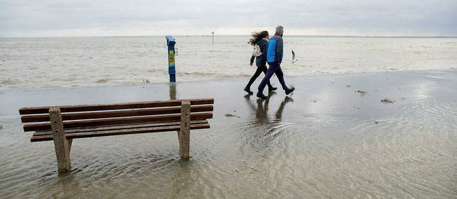 De nombreuses plages britanniques du sud-est sont fermees en raison de la pollution de la mer.
