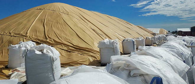 Pour la cinquieme annee consecutive, les recoltes de sel connaissent une forte augmentation, un defi de taille en matiere de stockage pour la cooperative de la presqu'ile de Noirmoutier.
