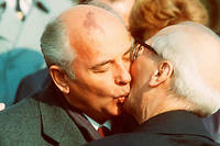 Gorbatchev : l'homme qui a regard&eacute; tomber le mur de Berlin