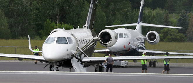 I jet privati ​​sono un mezzo di trasporto molto inquinante.  La loro organizzazione è discussa.