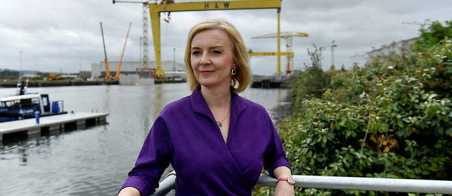La ministre britannique des Affaires etrangeres, Liz Truss, candidate au poste de Premier ministre, le 17 aout 2022 a Belfast.
