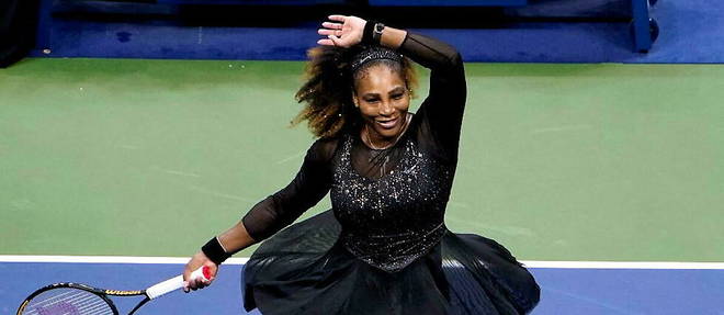 Serena Williams s'est qualifiee lundi pour le deuxieme tour de l'US Open, qui pourrait etre l'ultime tournoi de sa phenomenale carriere, en battant la Montenegrine Danka Kovinic, 80e mondiale. 
