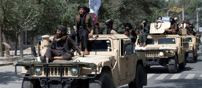 Afghanistan : un an apres, les talibans paradent pour feter le retrait des troupes etrangeres