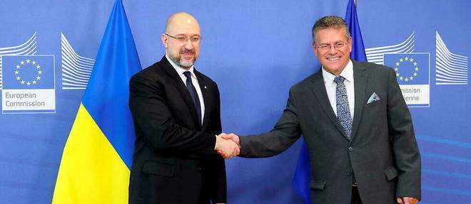 L'Ukraine et la Commission europeenne ont signe un accord d'aide de 500 millions d'euros.
