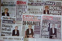 La une des journaux britanniques le 15 novembre 1995 au lendemain de l'interview choc de Diana à la BBC.  
