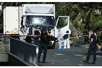 Le camion de la mort, le lendemain de l'attentat du 14 juillet 2016 à Nice.
