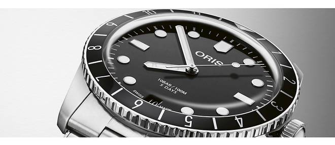 La nouvelle montre Oris Divers Sixty-Five 12H Calibre 400 reunit les atouts d'un style vintage et d'un mecanisme de pointe offrant une reserve de marche de 5 jours.
