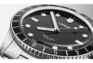 La nouvelle montre Oris Divers Sixty-Five 12H Calibre 400 réunit les atouts d’un style vintage et d’un mécanisme de pointe offrant une réserve de marche de 5 jours.
