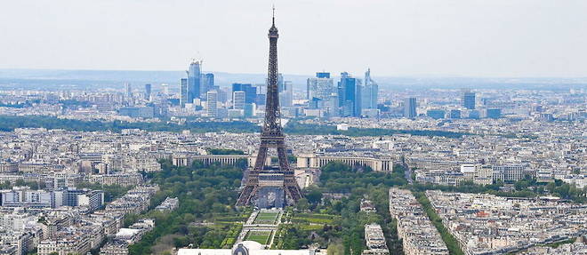 Au pied de la tour Eiffel, l'ecrin de verdure du Champ-de-Mars... en theorie !
