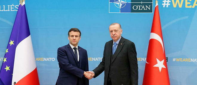 Recep Tayyip Erdogan avec Emmanuel Macron, alors president du Conseil de l'UE, le 24 mars a Bruxelles.
