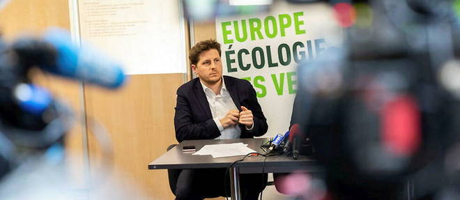 Conference de presse Europe Ecologie-Les Verts, en presence de Julien Bayou, secretaire national EELV
