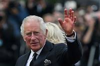 Charles III ovationn&eacute; &agrave; son arriv&eacute;e &agrave; Buckingham Palace, deuil national en m&eacute;moire de la reine