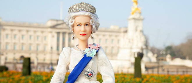 La societe Mattel avait sorti une edition speciale de la poupee Barbie le 21 avril, jour du 96e anniversaire de la reine.
