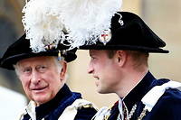 Charles et William lors d'une cérémonie à Windsor le 13 juin 2022.  
