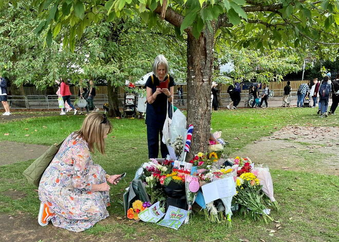 Hommages floraux à Elizabeth II : tout un protocole ! - Le Point