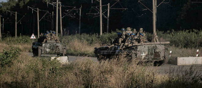 L'armee ukrainienne accuse la Russie d'avoir torture et tue quatre habitants d'un village recemment libere.
