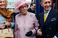 Le sosie d&rsquo;Elizabeth II raccroche sa couronne en toc