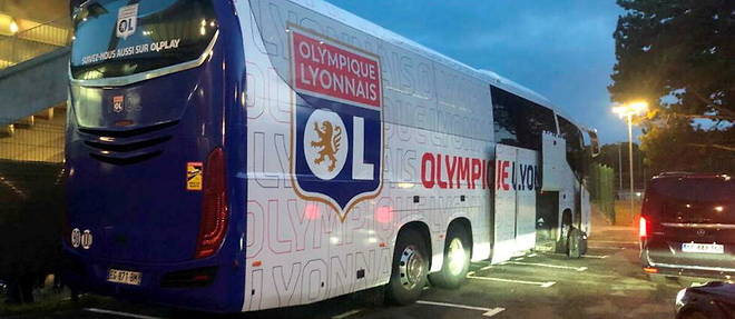 Le bus de l'OL a Nantes.
