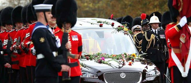 La reine Elizabeth II a ete inhumee a Windsor. 
