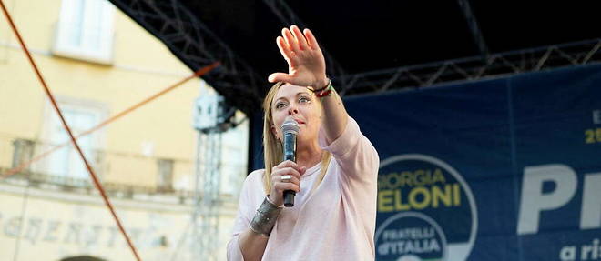 Giorgia Meloni, leader du parti Fratelli Italia (ici, le 18 septembre a Caserta), est creditee de 25 % d'intentions de vote aux elections du septembre (source Ipsos Italie).
Giorgia Meloni, leader du parti Fratelli Italia (ici, le 18 septembre a Caserta), est creditee de 25 % d'intentions de vote aux elections du septembre (source Ipsos Italie).