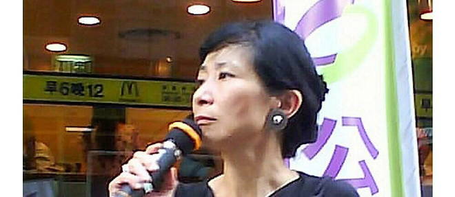 Apres son depart de l'Agence France-Presse, la journaliste Claudia Mo Man-ching a ete elue au conseil legislatif, le parlement de Hongkong, ou elle s'etait illustree par son vibrant combat prodemocratie. Arretee le 6 janvier 2021, elle est depuis incarceree.
