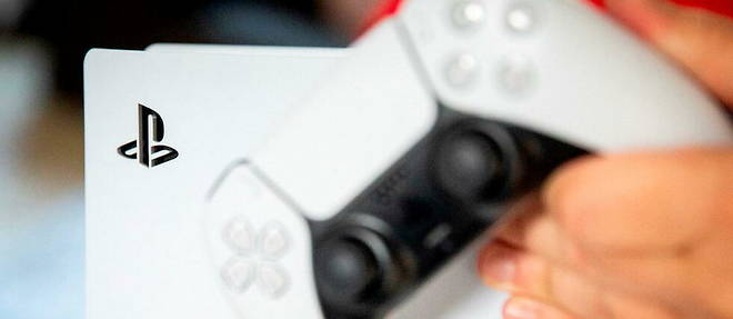 Tres difficile a trouver dans le commerce, la PlayStation 5 sera disponible lors d'une vente aux encheres oraganisees par l'Etat (image d'illustration).
