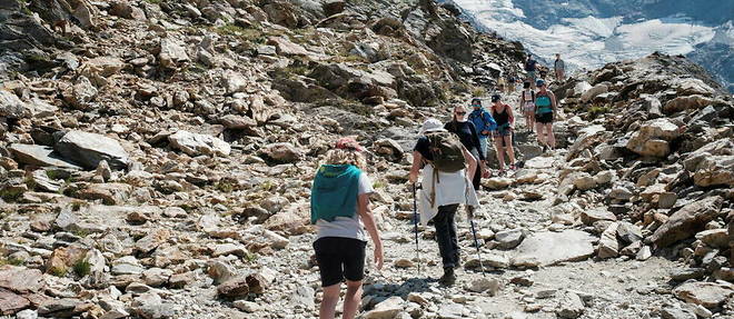 Pour le maire de Saint-Gervais-les-Bains, qui a deja fait reguler l'ascension du Mont-Blanc, il faut limiter l'acces aux sites naturels pour les preserver (photo d'illustration).
