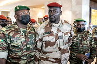 La junte militaire au pouvoir en Guinée rechigne à rendre le pouvoir aux civils.
