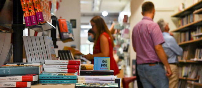 Les librairies independantes demandaient que le prix minimal soit de 4,50 euros. 
