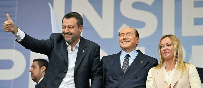 De gauche a droite, Matteo Salvini, Silvio Berlusconi et Giorgia Meloni lors d'un meeting commun a Rome le 22 septembre 2022.  
