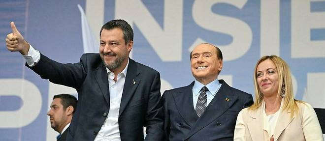 De gauche à droite, Matteo Salvini, Silvio Berlusconi et Giorgia Meloni lors d'un meeting commun à Rome le 22 septembre 2022.  
