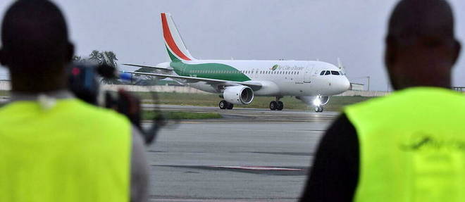 Les controleurs aeriens de l'Agence pour la securite de la navigation aerienne en Afrique et a Madagascar (ASECNA) ont lance un appel a la greve de 48 heures qui bloque le trafic de plusieurs aeroports africains. 
