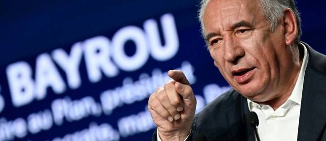 Retraites: "On n'est pas aux pieces", martele Bayrou