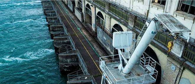Centrale hydroelectrique sur le canal de Jonage, pres de Villeubanne (Rhone). La province pourrait bien etre le fer de lance hexagonal du developpement des energies renouvelables.

