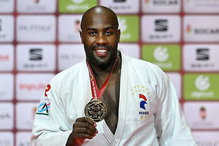 Teddy Riner a été 10 fois champion du monde de judo. 
