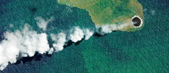 Le volcan Home Reef est entre en eruption et a fait apparaitre une petite ile au centre des Tonga.
