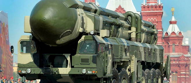 Un missile balistique intercontinental russe Topol-M sur la place Rouge, a Moscou. 