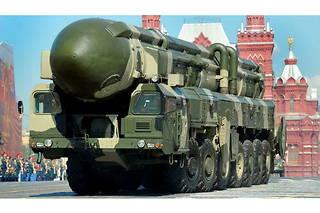 Un missile balistique intercontinental russe Topol-M sur la place Rouge, à Moscou.
